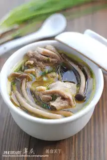 Tea tree mushroom chicken soup