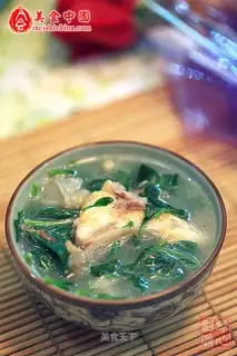 Wolfberry leaf fish belly soup
