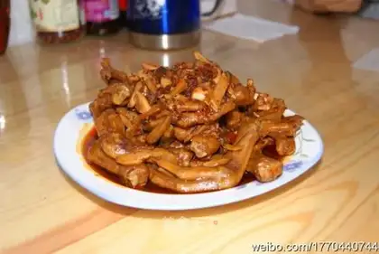 Braised duck webs in black bean sauce