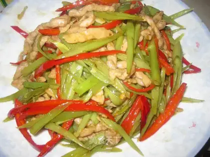stir-fried shredded pork with green branches