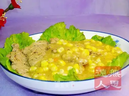 Pan-fried pork chops in corn sauce