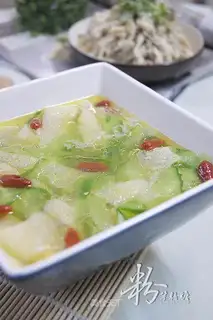 Jade belt bamboo fungus chicken soup