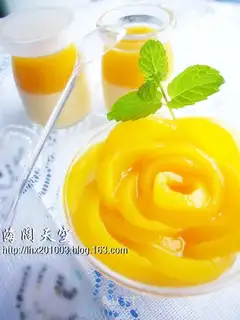 Yellow peach pudding