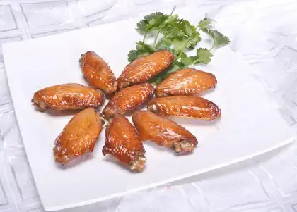 Baked chicken wings in light wave pan