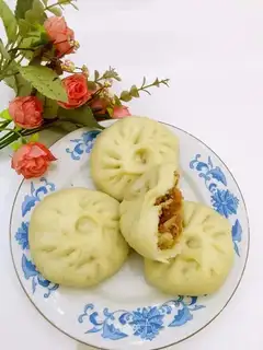 Carrot fan shrimp buns