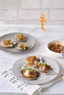 A garlic fan scallop