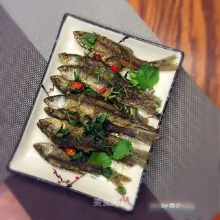 Pretzels of salt, fish
