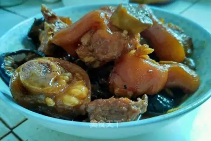 Red pig feet