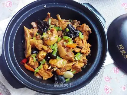 A casserole chicken