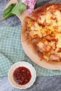 Ham corn pizza