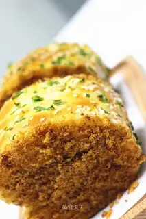Onion pine rolls