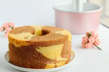 Double-coloured twilight cake