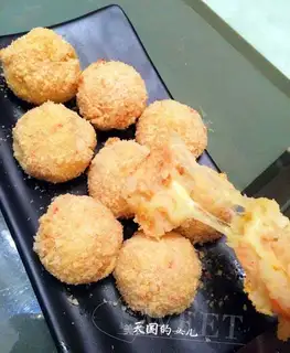 Gold cheese and potatoes