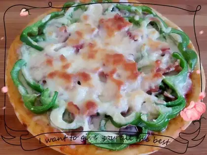 black pepper chicken and bacon pizza