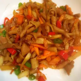 Sour duck sausage
