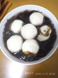 Crayfish, fishball soup