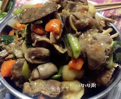 Horseshoe carrots, lamb chops