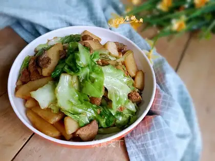 Hand-to-hand to-to-to-hand with potatoes