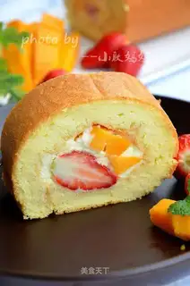 Strawberry cream rolls