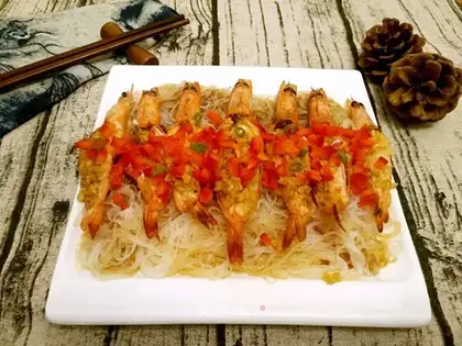 A garlic fan with a shrimp back