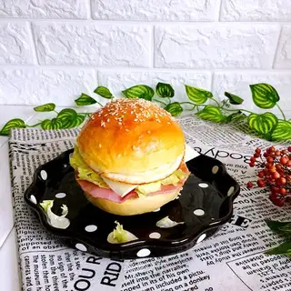 Egg ham burger