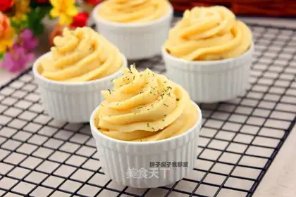 Buttered mashed potatoes