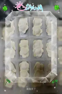 A petal dumpling