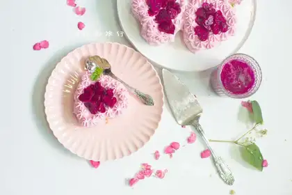 Flamingo cream rice cake