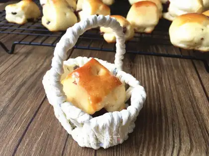 Cranberry buns