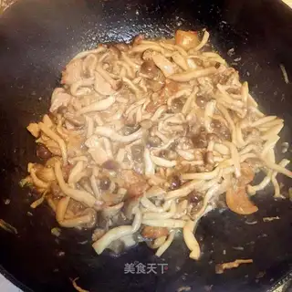 Crab mushrooms and fried meat
