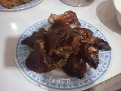 Pick up the pig's hoof