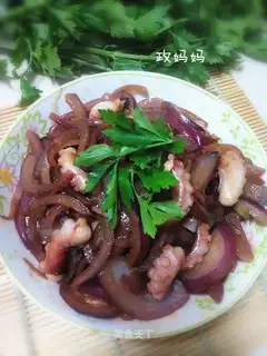 Onion fried octopus
