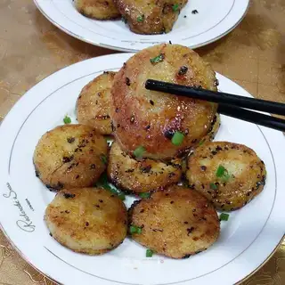 Red sugar rice cake