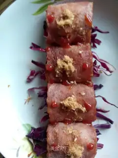 Bacon rolls of purple kale