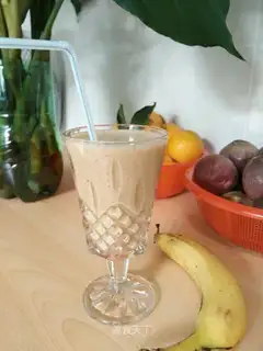 A red-tree banana shake