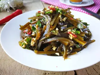 The cold seaweed roots
