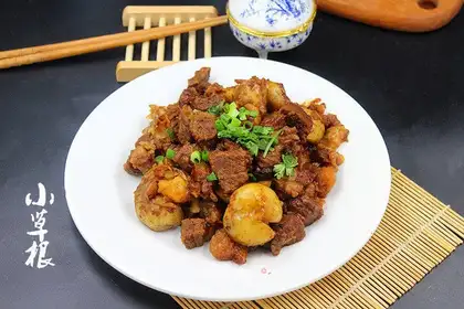Beef roasting potatoes