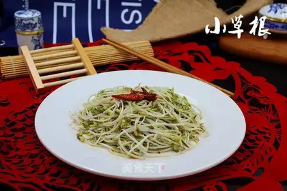 Jealous green bean sprouts