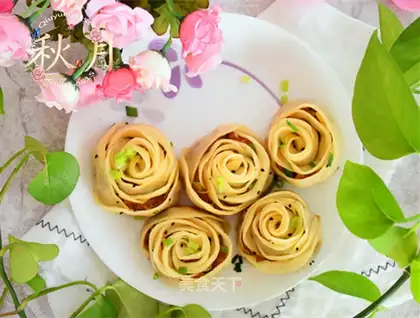 Romantic rose fried dumplings