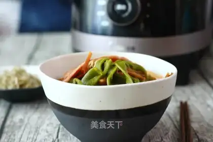 Pineapple hand noodles