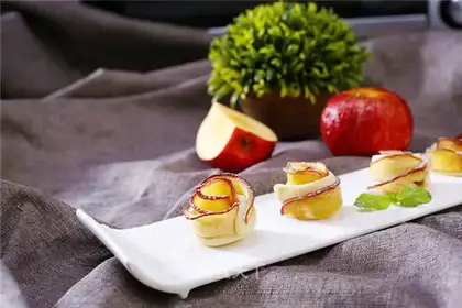 Rose apple pie