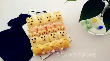 ♪ Super cute rabbit squeezes bread ♪