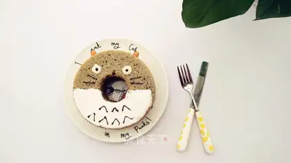 Dragon cat black sesame ricin cake