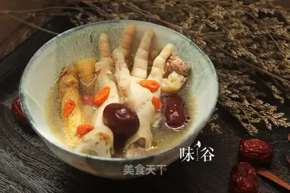 The medicine is the chicken's foot