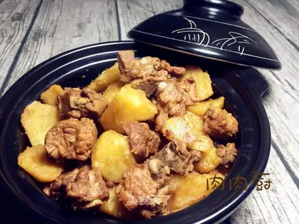Potato stew ribs