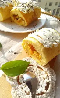 Pumpkin cranberry roll