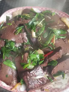 Garlic and pig blood