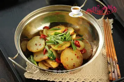 Spicy potato chips