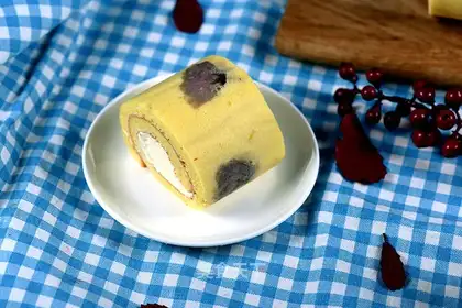 Cherry cake rolls
