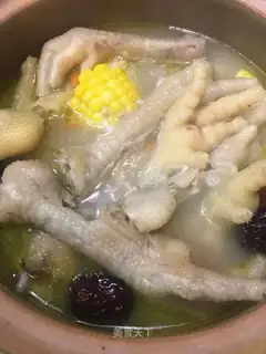 The chicken feet of the herbal medicine